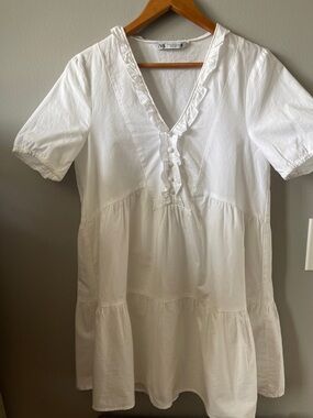 Zara white relaxed ruffled cotton summer dress with buttons